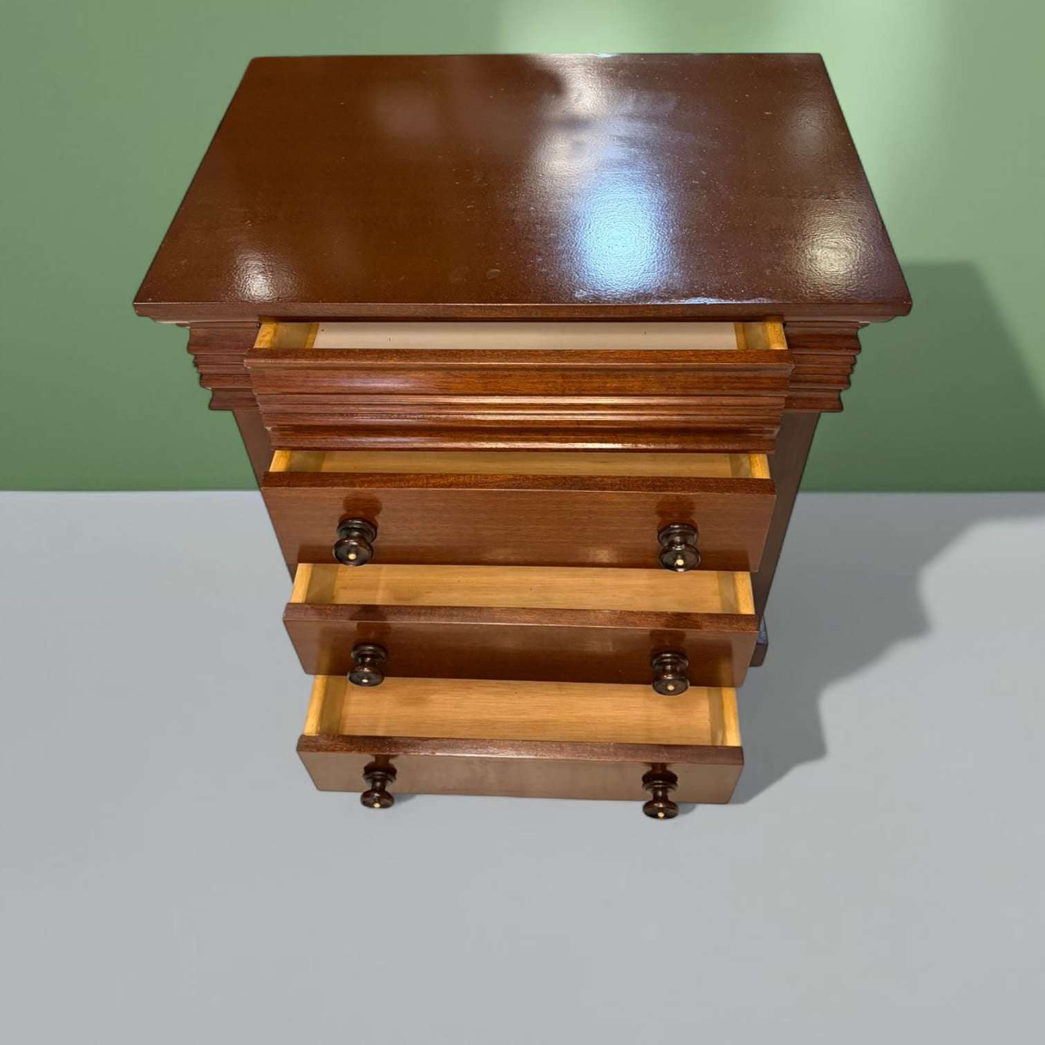  Hoy mantienen esa misma utilidad, pero suman un valor decorativo muy especial gracias a su diseño sobrio, equilibrado y de líneas clásicas.