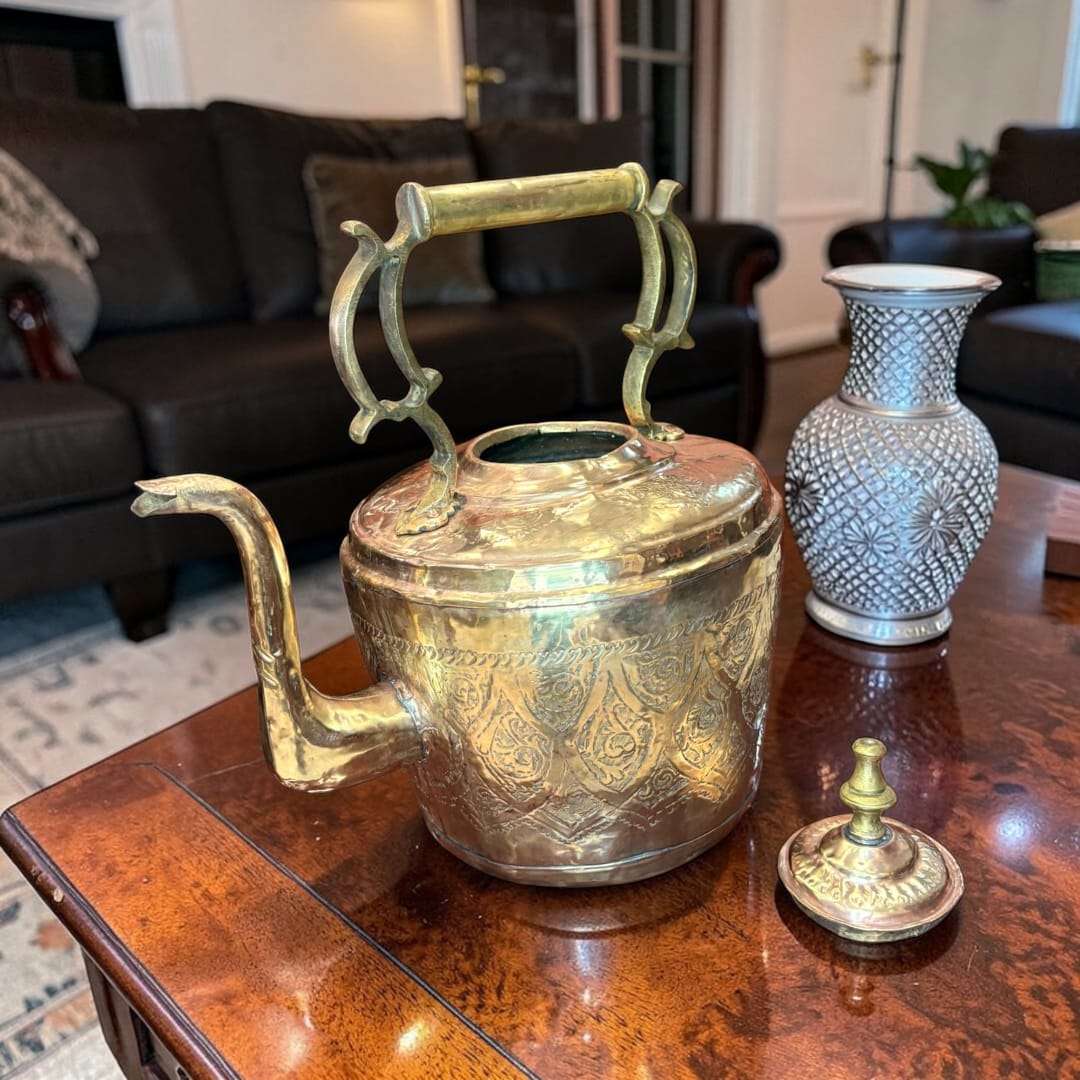 Es una pieza con alma, pensada para quienes buscan un objeto único, con identidad y presencia. Em Portugal, é uma peça muito valorizada para decoração de interiores com carácter. 