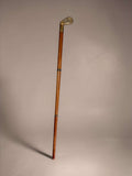 Este Bastón antiguo de madera y bronce es una pieza singular, elegante y muy decorativa, pensada originalmente como apoyo para el paseo y también como símbolo de estilo personal. 