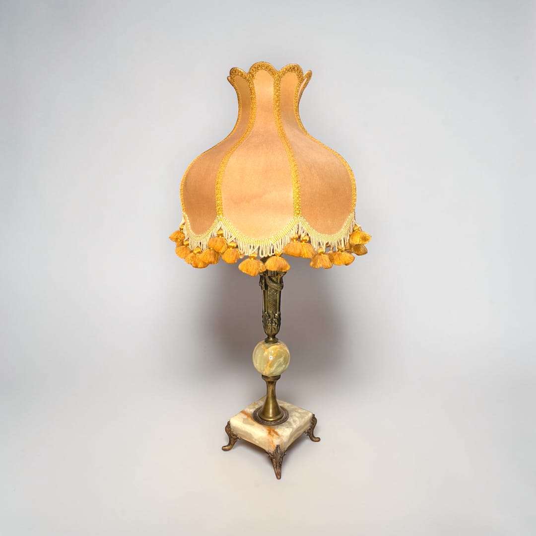 É uma peça muito elegante, perfeita para criar um ambiente acolhedor e sofisticado.