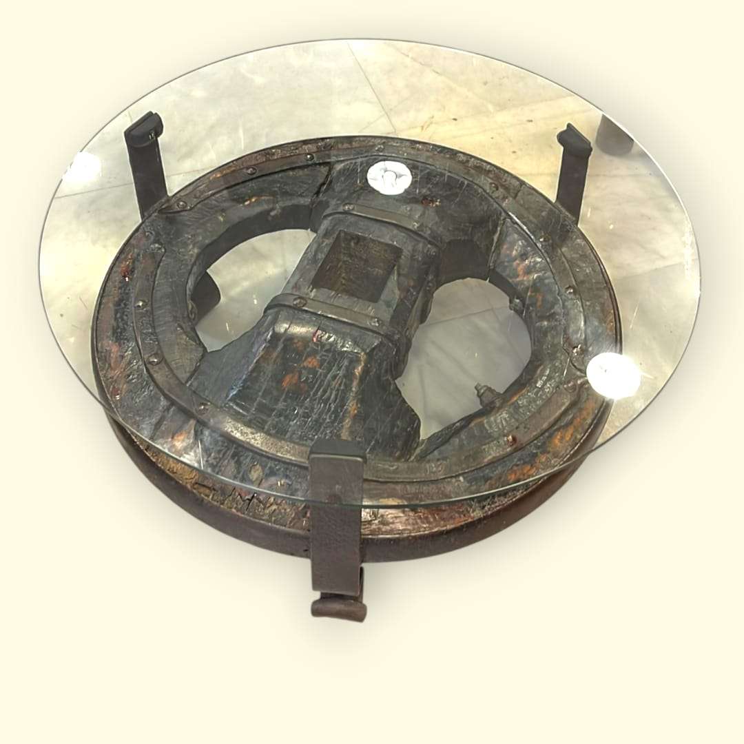 Existe además la posibilidad de incorporar una tapa de cristal de mayor tamaño para adaptar aún más su uso decorativo.