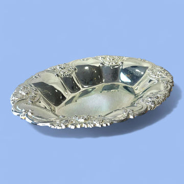 Panera antigua de metal plateado decorativa para mesa y hogar