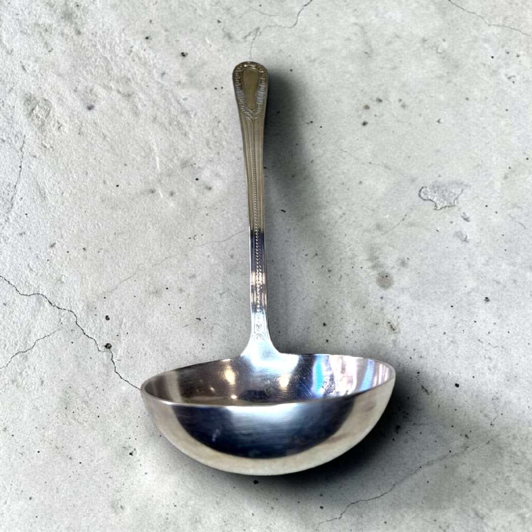 Este Cazo es una oportunidad única, limitada y perfecta para quienes buscan objetos con historia y estilo propio.