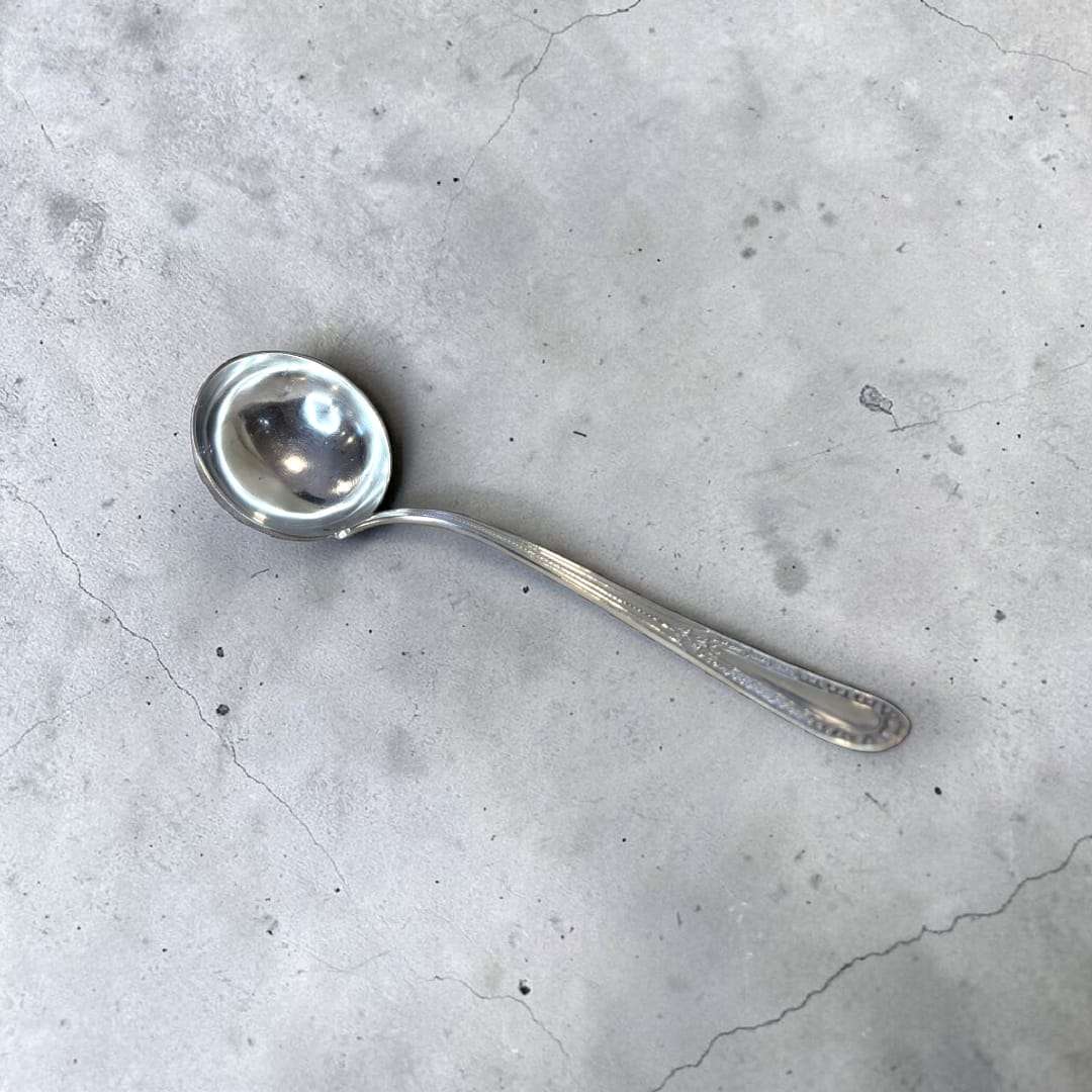 Este Cazo se caracteriza por su equilibrio entre diseño funcional y estética clásica. 