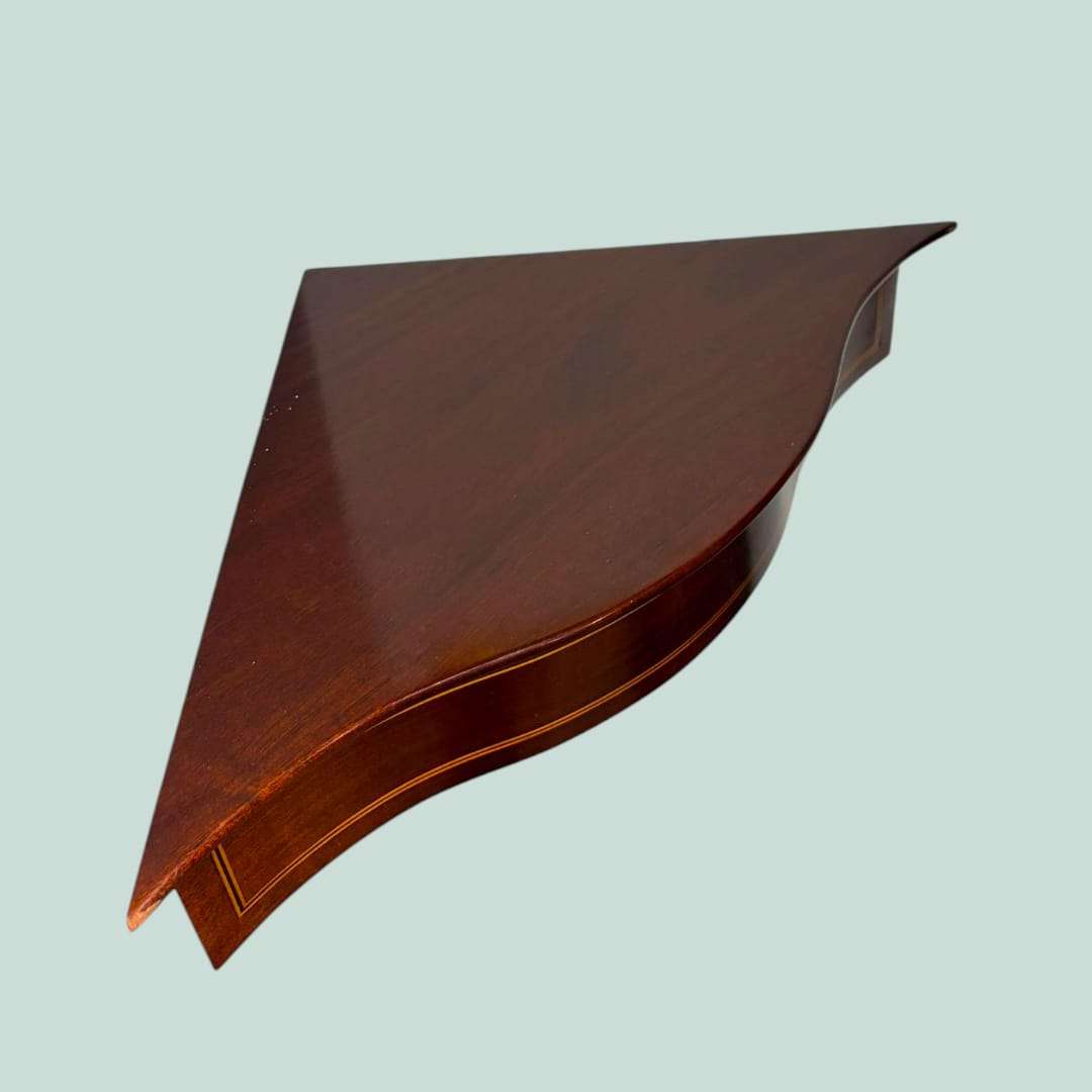 Esquinera antigua de caoba con taracea elegante