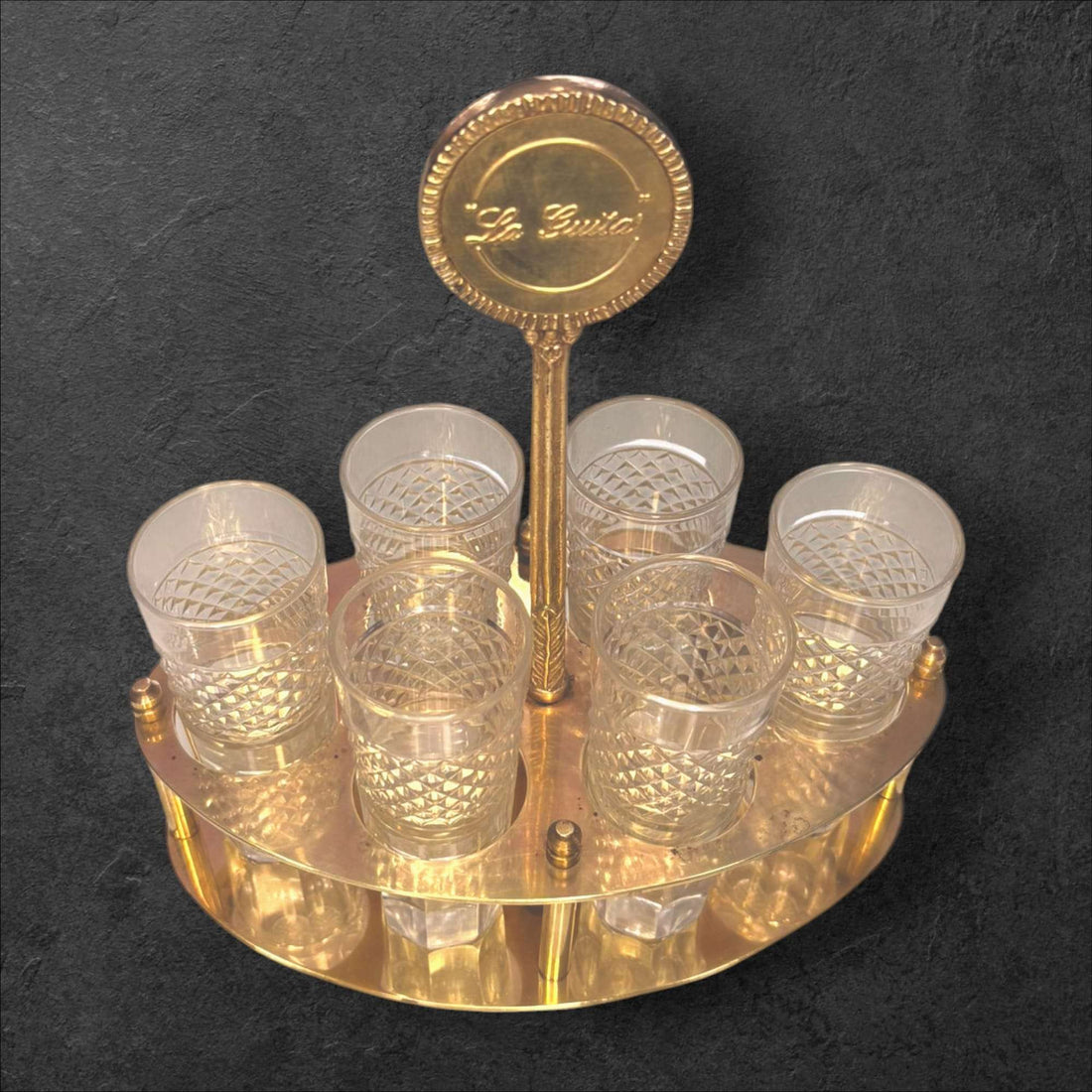 Este Cañero antiguo reúne elegancia, funcionalidad y ese encanto especial que solo ofrecen las piezas de mesa con personalidad propia. 