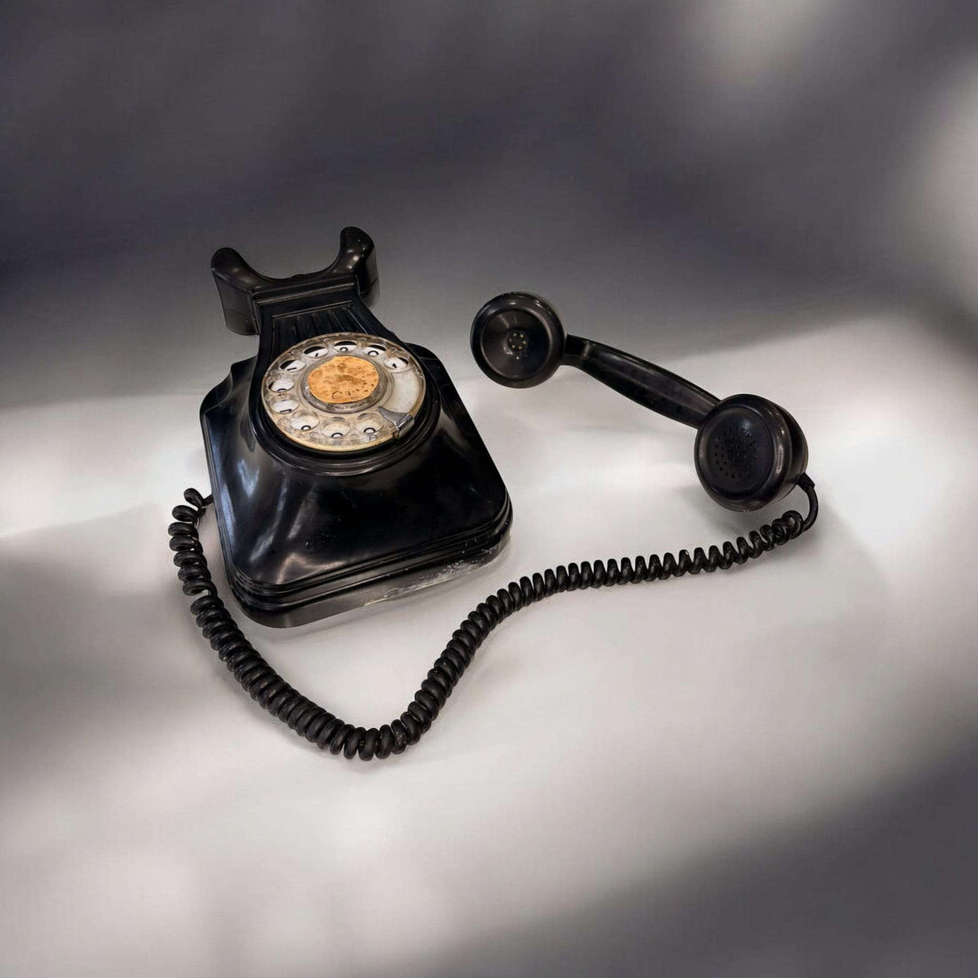 Este teléfono no es solo un aparato antiguo: es una declaración estética. 