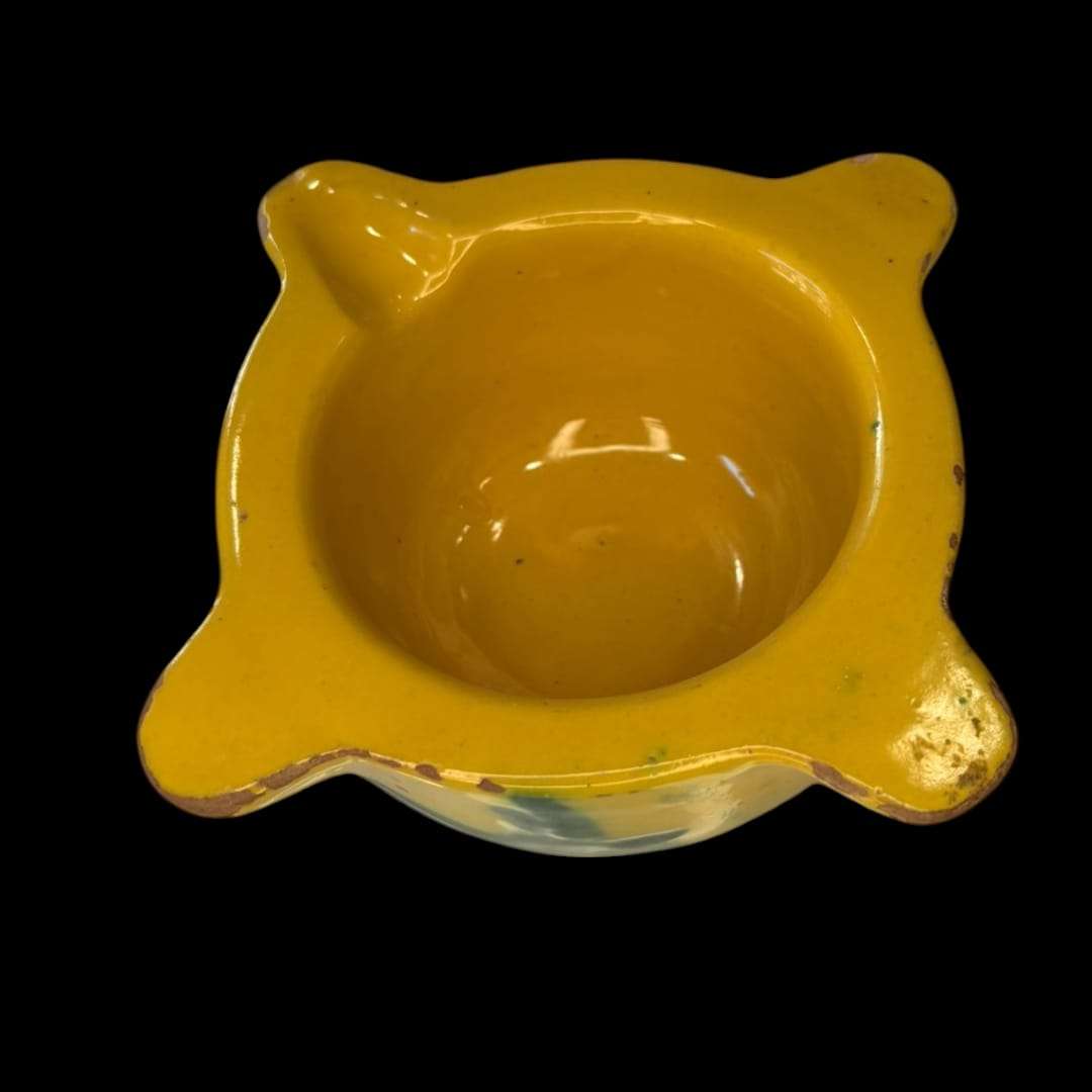 
Hoy, este Mortero trasciende su función práctica para convertirse en un elemento decorativo con personalidad, ideal para cocinas rústicas, e