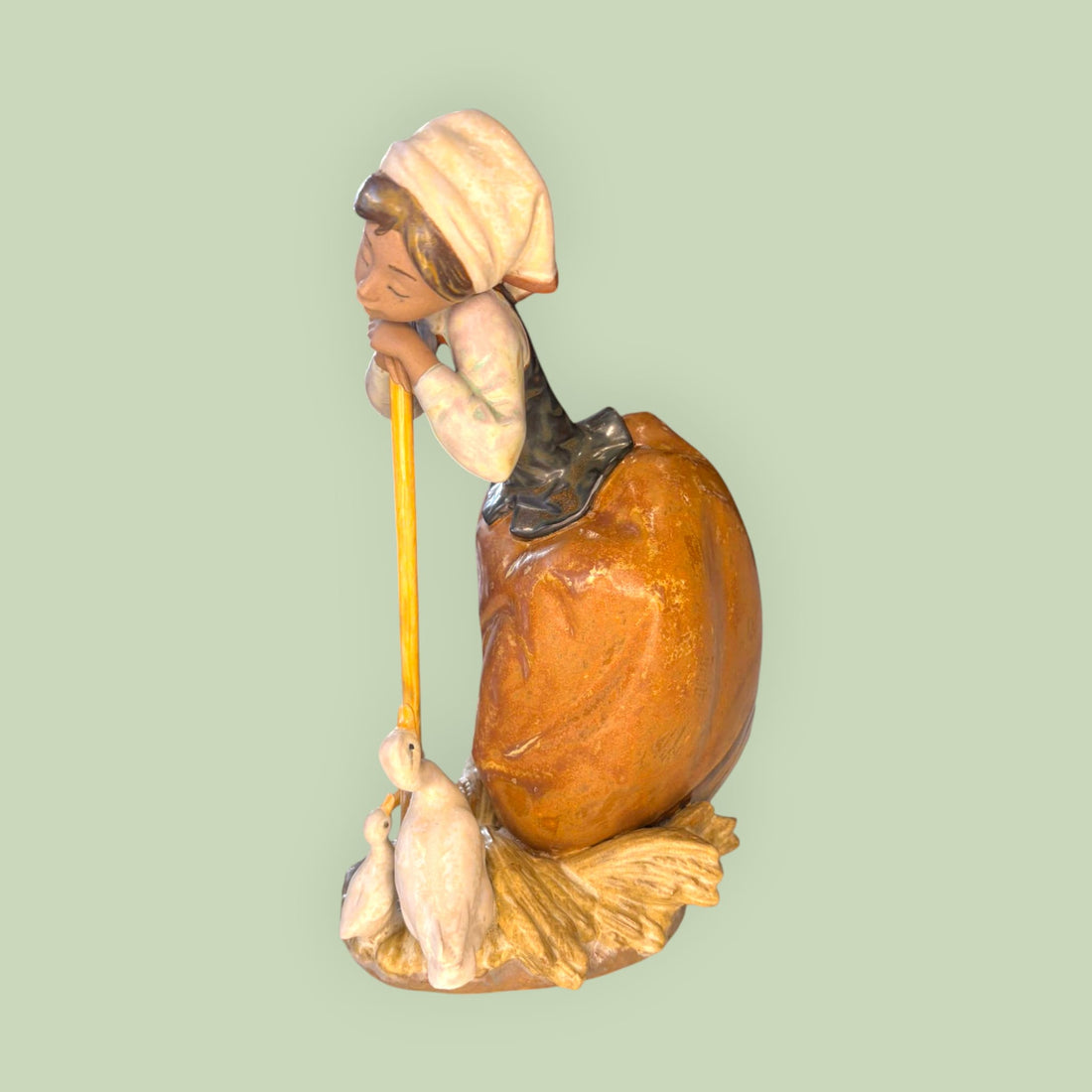 Figura Lladró campesina con patos en porcelana antigua decorativa y de colección