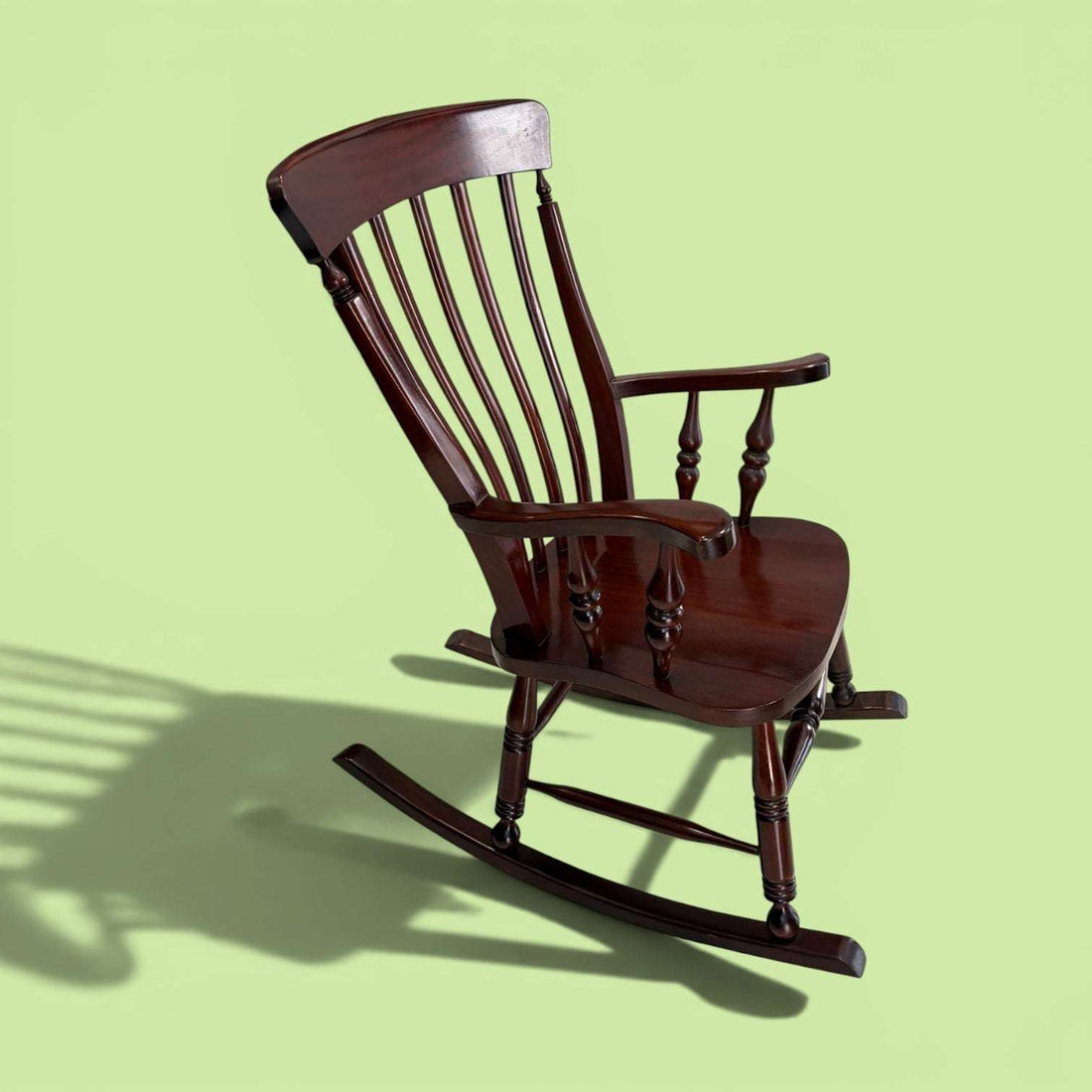 Esta Mecedora antigua de caoba es una pieza vintage pensada para aportar calma, presencia y autenticidad a cualquier estancia.