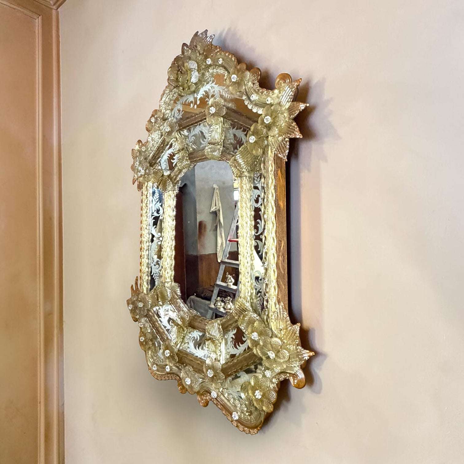Es una pieza limitada, única y perfecta para quienes buscan comprar antigüedades online con valor decor