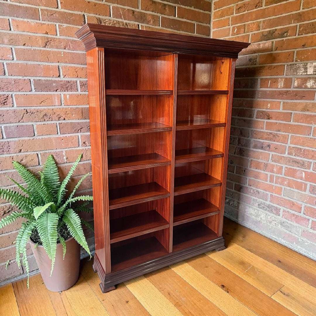 Esta Librería es una pieza limitada, única y especialmente valiosa para crear ambientes con carácter. 