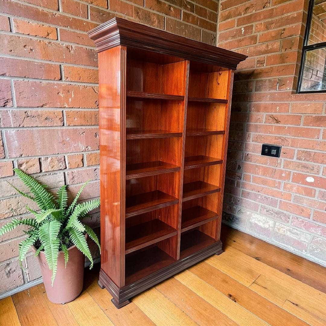 Esta Librería es una pieza limitada, única y especialmente valiosa para crear ambientes con carácter. 