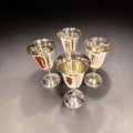 Disponible a través de nuestra tienda online www.cositasantiguas.es, este lote de Copas de metal plateado es una oportunidad para incorporar a tu hogar una selección nueva, limitada y con gran valor decorativo.