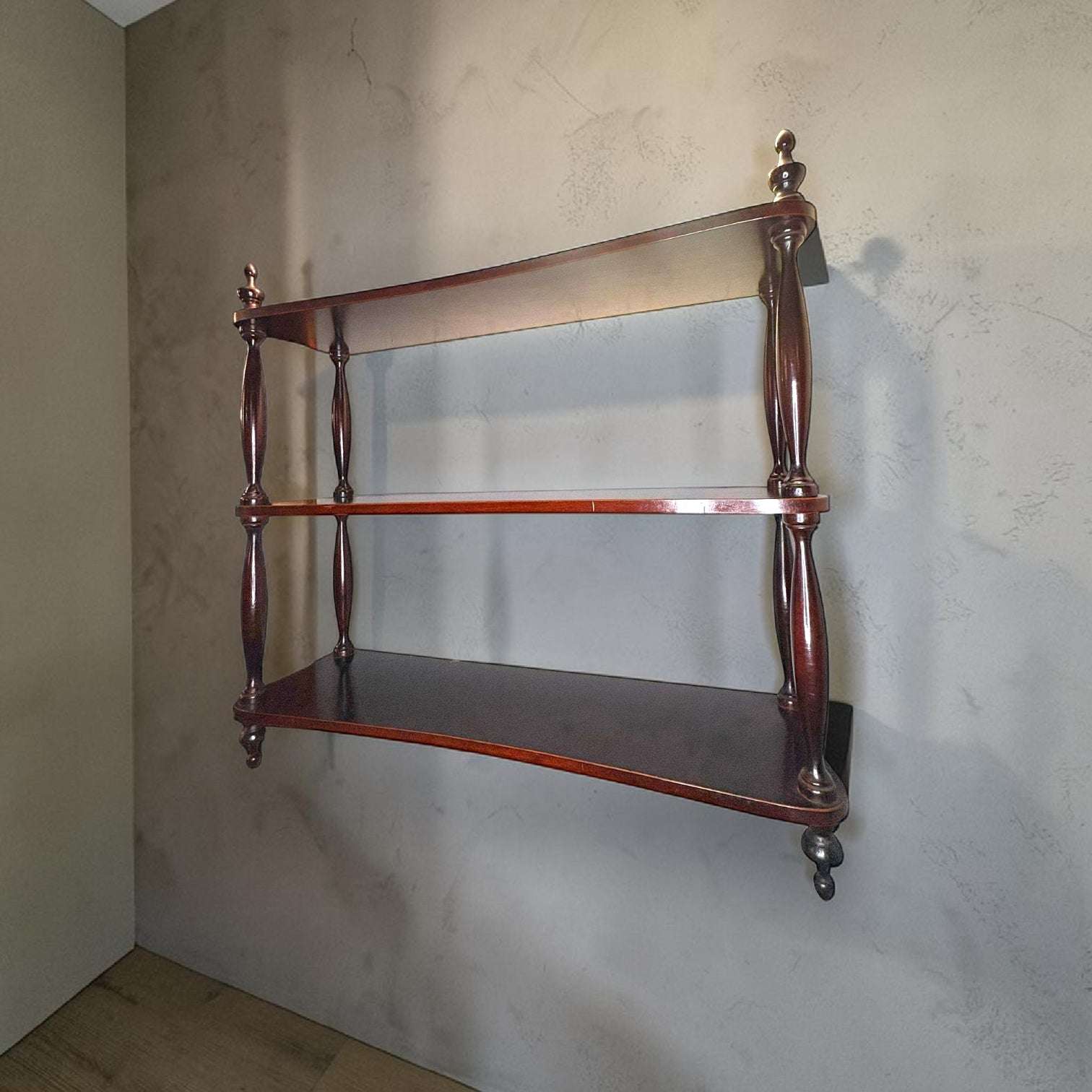 Disponible en www.cositasantiguas.es, es una oportunidad limitada para añadir a tu hogar un mueble nuevo en nuestra selección, único, elegante y difícil de encontrar con este formato mural
