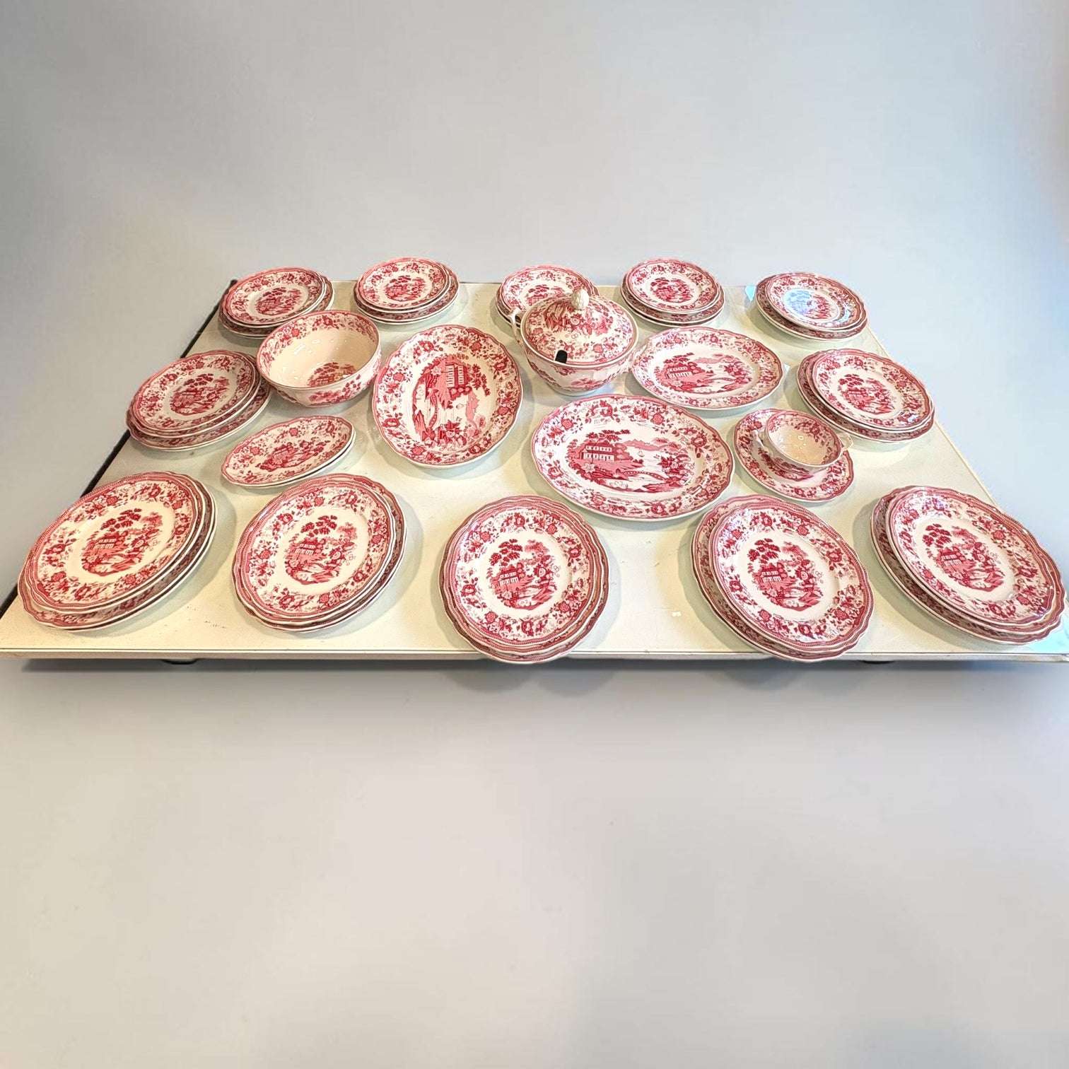 Vajilla inglesa Ironstone roja antigua de porcelana en decorativa colección