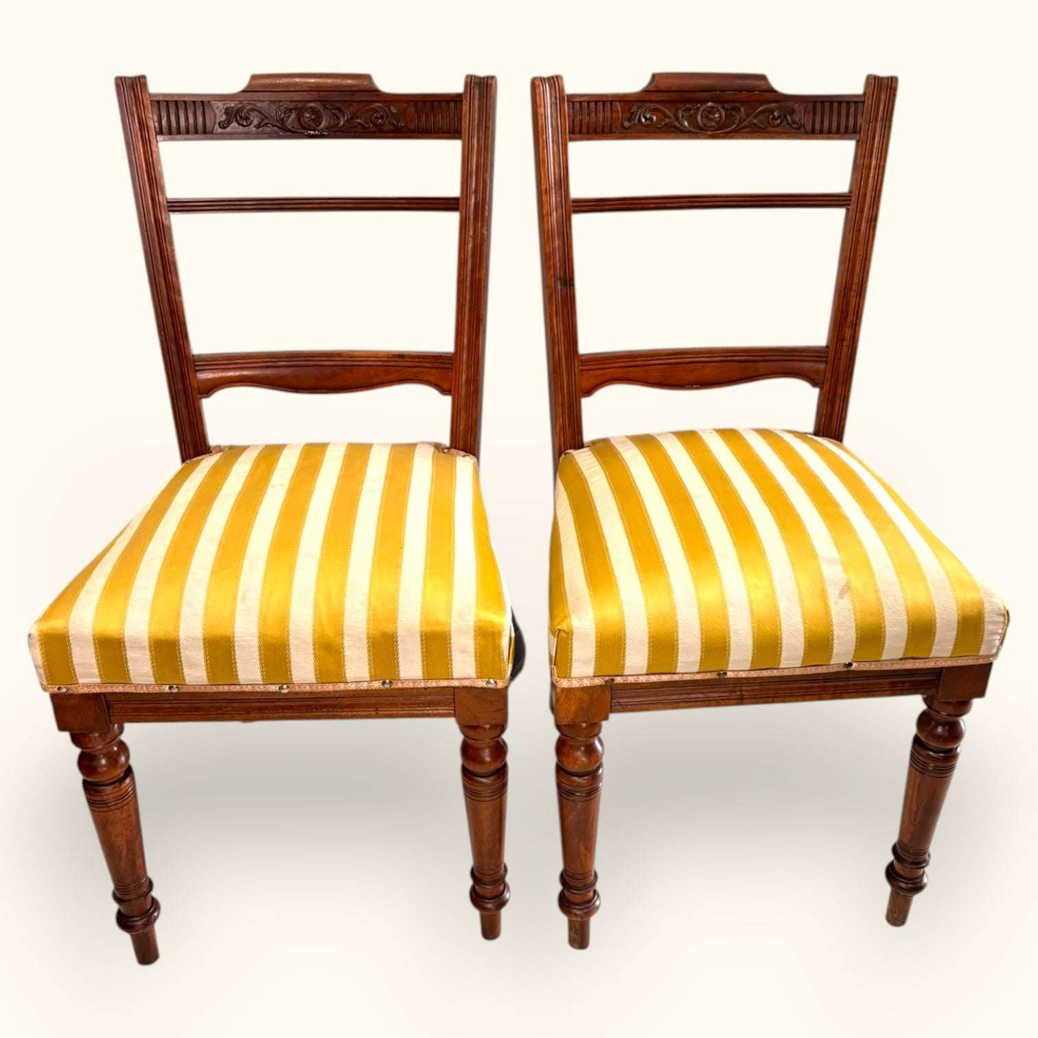 Pareja de sillas de caoba antiguas tapizadas - Cositas Antiguas – La Guadaña, Anticuarios Online en Jerez , vender antigüedades, muebles antiguos