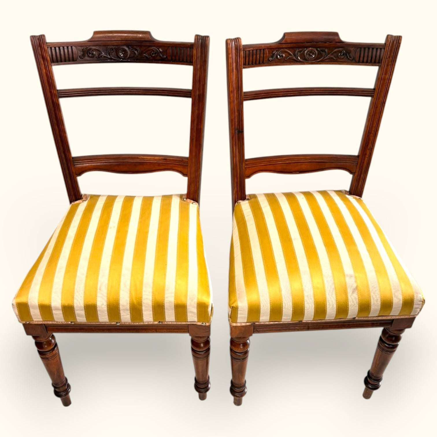 Pareja de sillas de caoba antiguas tapizadas - Cositas Antiguas – La Guadaña, Anticuarios Online en Jerez , vender antigüedades, muebles antiguos
