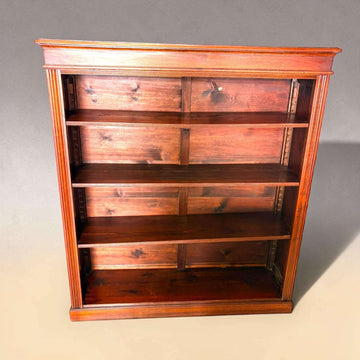Su función original es servir como mueble de almacenaje y exposición para libros, documentos o piezas decorativas. 