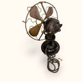 Como pieza decorativa, este Ventilador puede colocarse sobre una mesa auxiliar, estantería, escritorio, consola, mueble bar o escaparate. 