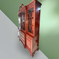 Es una pieza ideal para quienes desean un mueble amplio, sólido y con presencia real. 