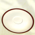 Jarra de porcelana española con filo dorado y borde granate