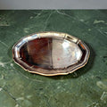  En las imágenes se aprecia una superficie con brillo, reflejos y marcas finas de uso, detalles que refuerzan su autenticidad y la convierten en una pieza con carácter propio.