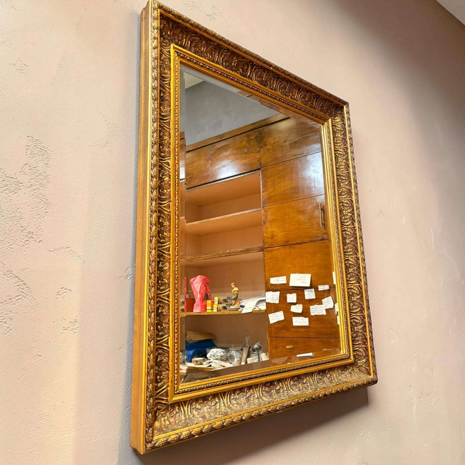  Este Espejo es una pieza única dentro de una selección limitada, ideal para decorar con gusto y crear un espacio más luminoso, elegante y acogedor.