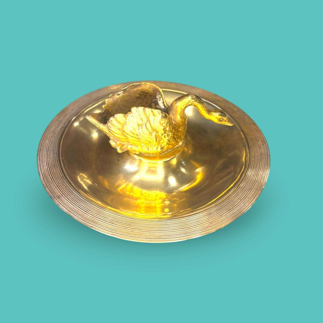 Esta Palamatoria no es un simple portavelas: es una pieza con carácter, volumen y valor decorativo.