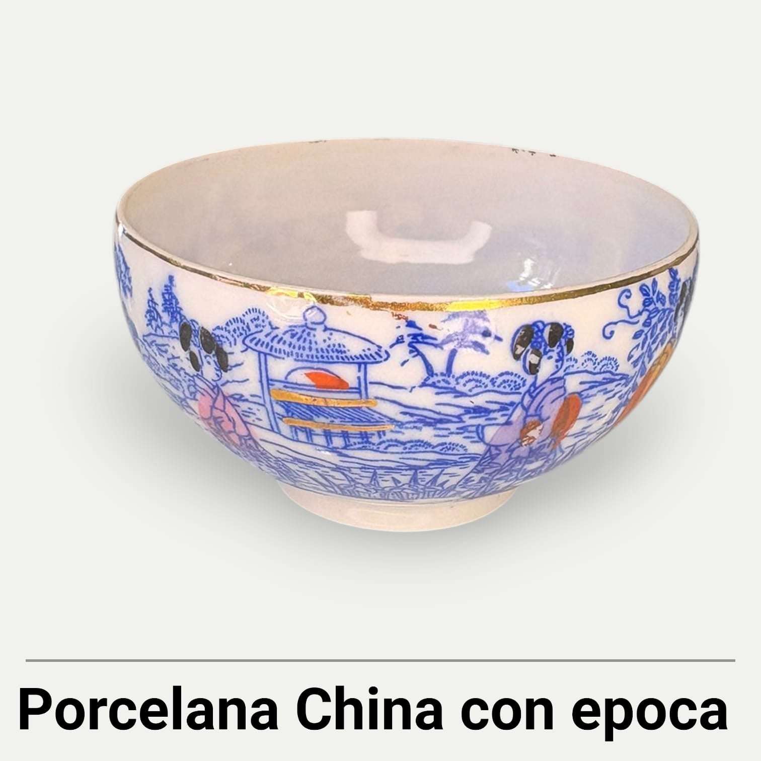 Su estética oriental aporta color, historia visual y un punto exótico muy elegante sin necesidad de recargar el espacio.