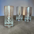 Estos vasos largos se diferencian por su equilibrio entre utilidad y presencia decorativa. 