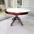 Esta Mesa de caoba es una pieza pensada para quienes buscan un mueble con presencia, utilidad real y valor decorativo