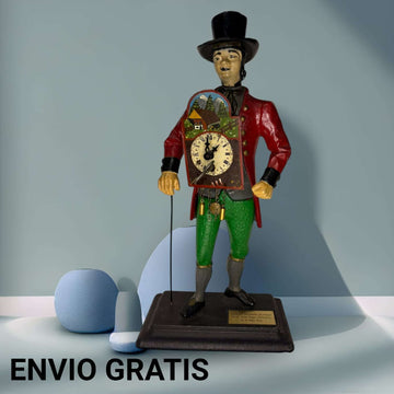 Este Reloj es una figura decorativa antigua o vintage de gran personalidad, inspirada en los vendedores ambulantes de relojes de la Selva Negra alemana. 