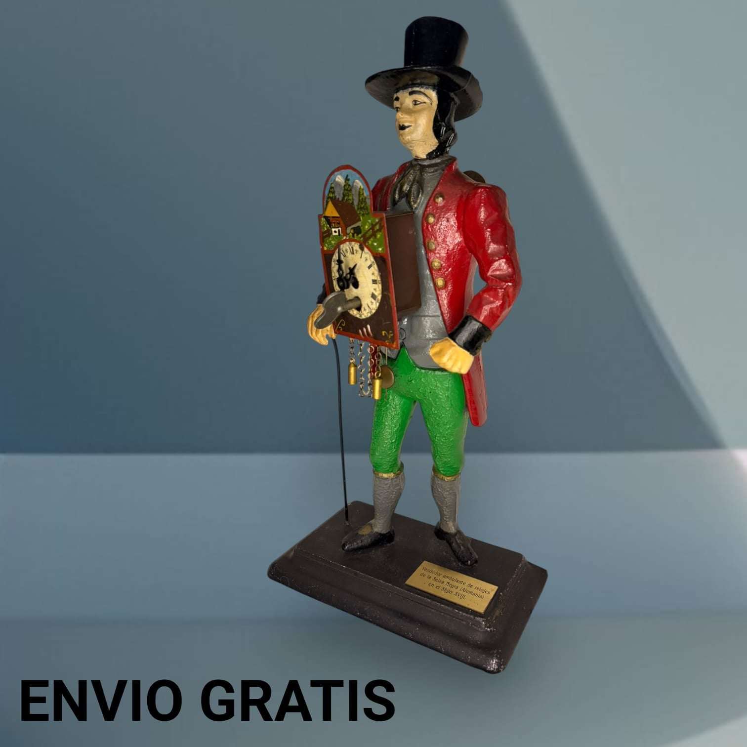 Su función original era principalmente decorativa y evocadora: representar el oficio tradicional del vendedor ambulante de relojería, una imagen muy vinculada al imaginario artesanal europeo. 