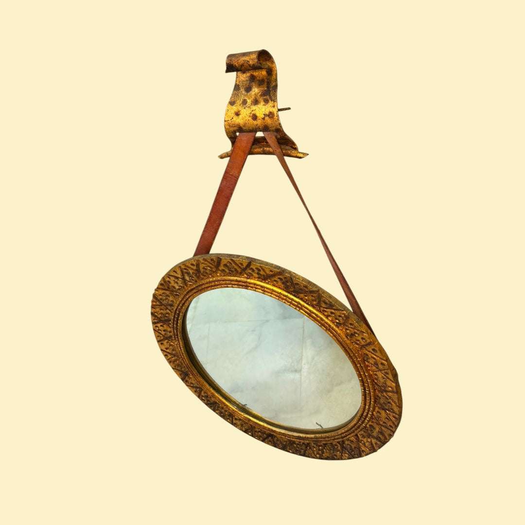 El espejo dorado de pared no solo cumple una función práctica: también transforma visualmente un espacio. Puede dar más luz a un recibidor, crear un punto focal en una pared vacía o aportar un toque sofisticado en un dormitorio o sal