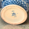 Disponible a través de nuestra página web: www.cositasantiguas.es. Una nueva oportunidad para incorporar a tu hogar una jarra Delft con presencia, belleza cerámica y valor decorativo real.