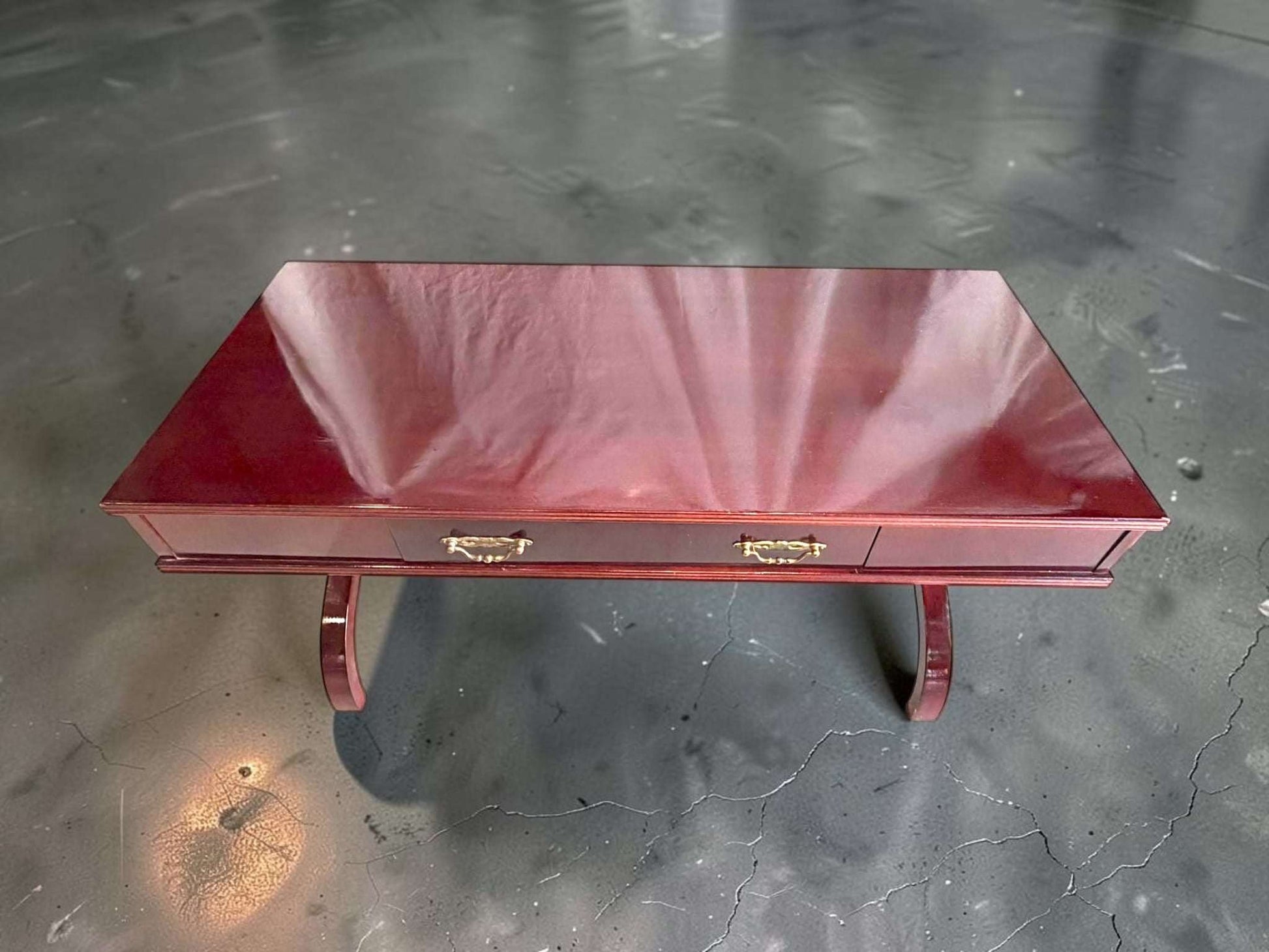 Mesa única, limitada y muy práctica para quienes buscan un mueble con encanto, pero también con utilidad real. 