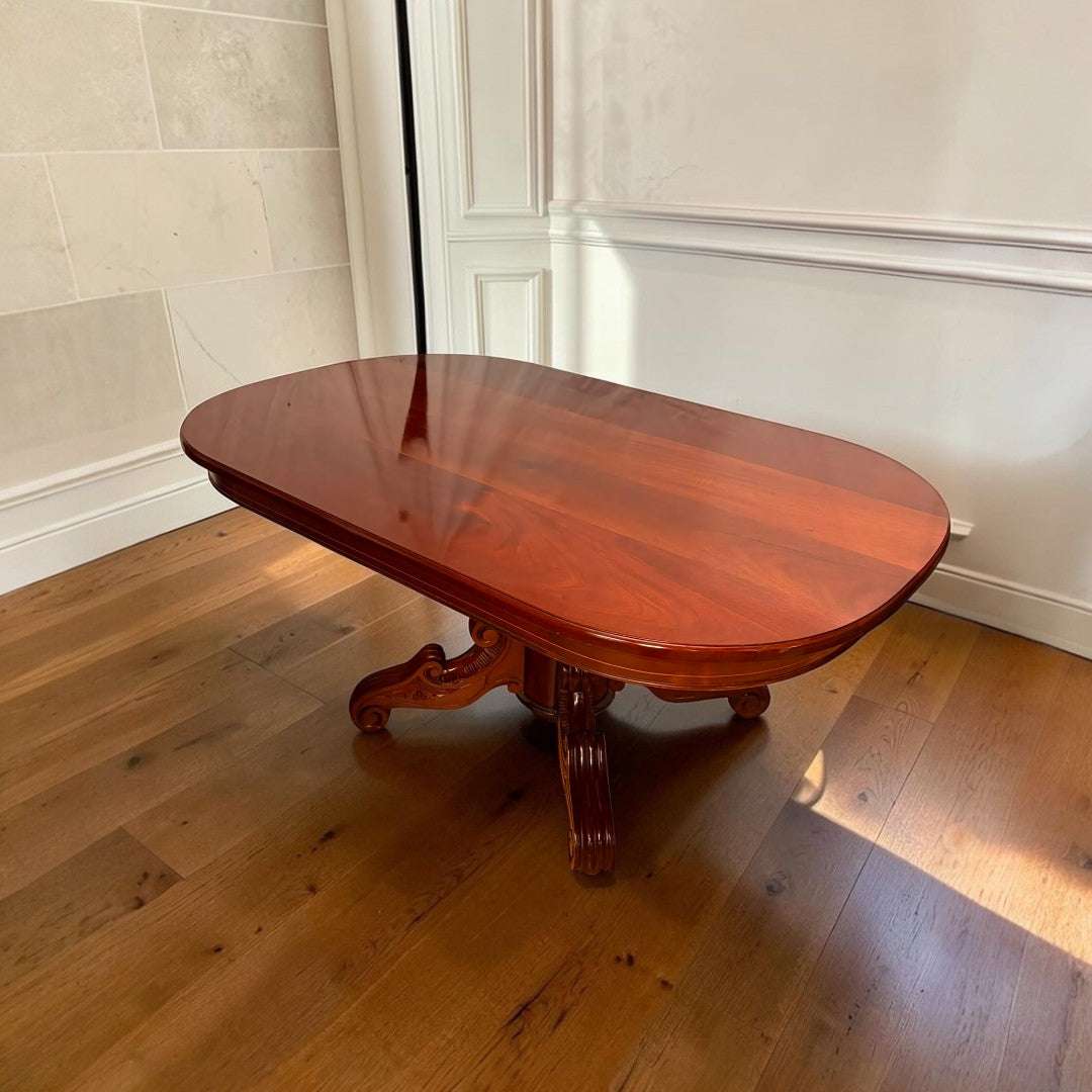  Su valor está en la combinación entre madera noble, proporción equilibrada y diseño clásico. No es una mesa corriente: es una pieza pensada para dar protagonismo al espacio y aportar una sensación de hogar elegante, cuidado y con personalidad.