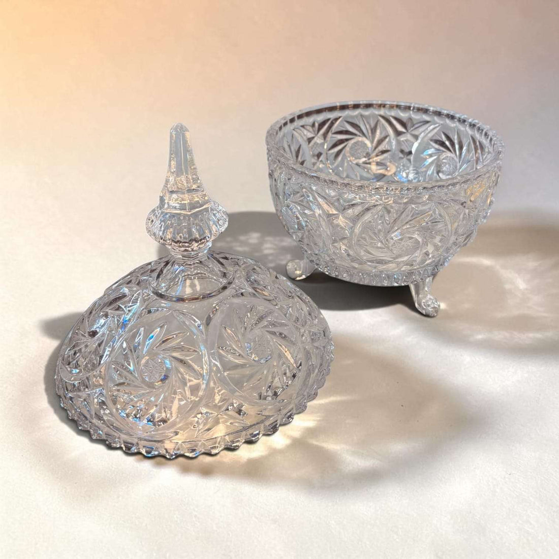 Bombonera de cristal con tapa y relieves única
