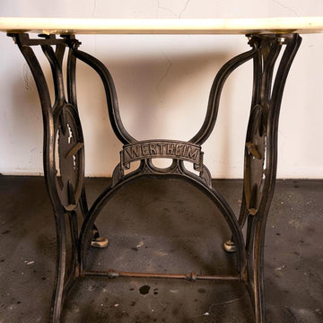 Mesa con pie de máquina de coser Wertheim y mármol - Cositas Antiguas – La Guadaña, Anticuarios Online en Jerez , vender antigüedades, muebles antiguos