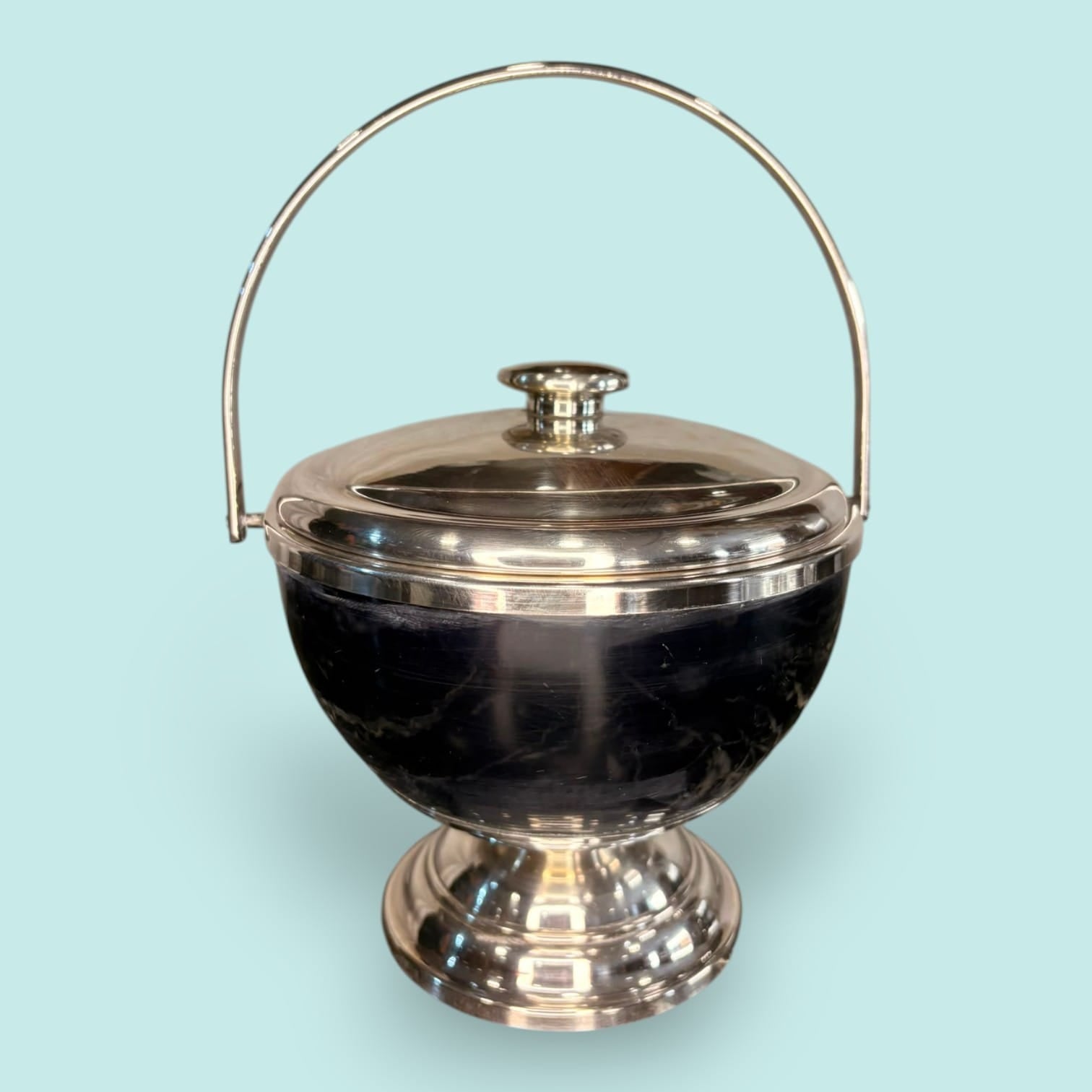 Salsera metal plateado con cristal azul cobalto y cucharón - Cositas Antiguas – La Guadaña, Anticuarios Online en Jerez , vender antigüedades, muebles antiguos