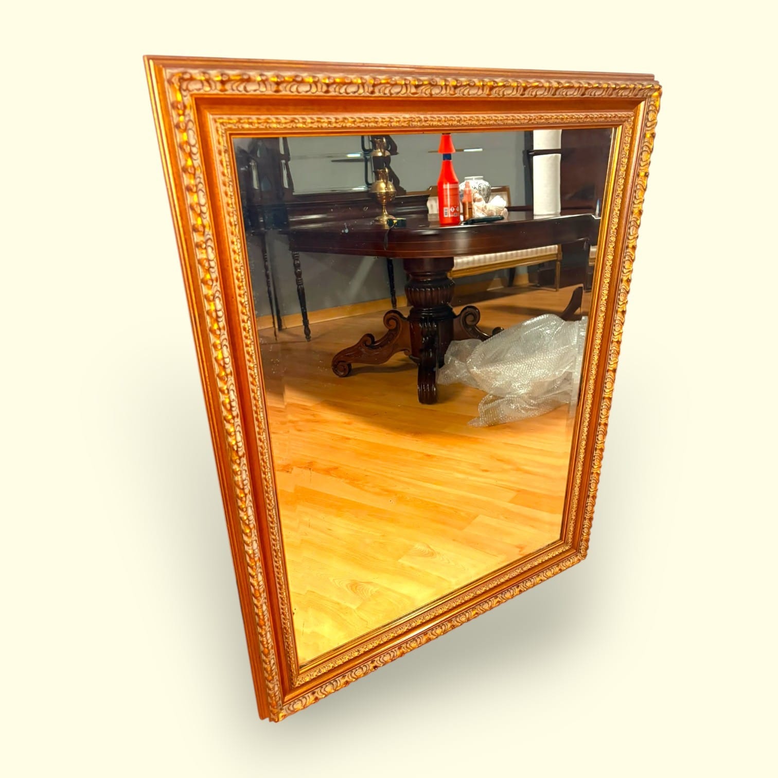Espejo biselado antiguo con marco dorado tallado - Cositas Antiguas – La Guadaña, Anticuarios Online en Jerez , vender antigüedades, muebles antiguos