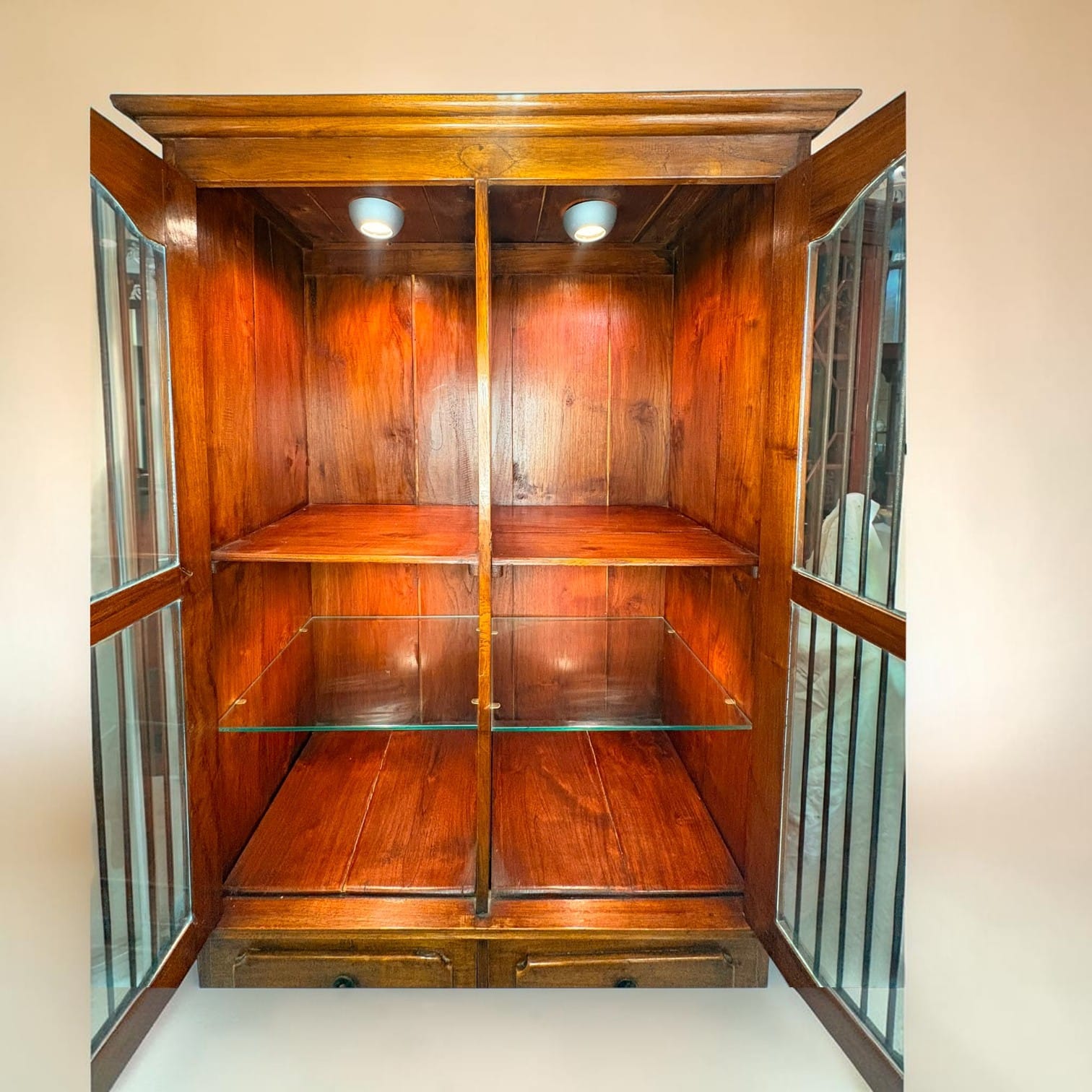 Vitrina de teca con puertas de cristal y ocho cajones - Cositas Antiguas – La Guadaña, Anticuarios Online en Jerez , vend