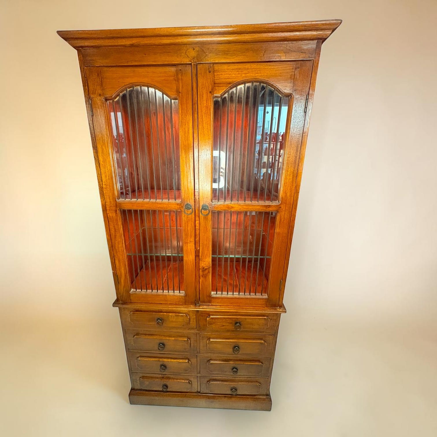 Vitrina de teca con puertas de cristal y ocho cajones - Cositas Antiguas – La Guadaña, Anticuarios Online en Jerez , ve