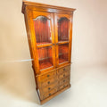 Vitrina de teca con puertas de cristal y ocho cajones - Cositas Antiguas – La Guadaña, Anticuarios Online en Jere