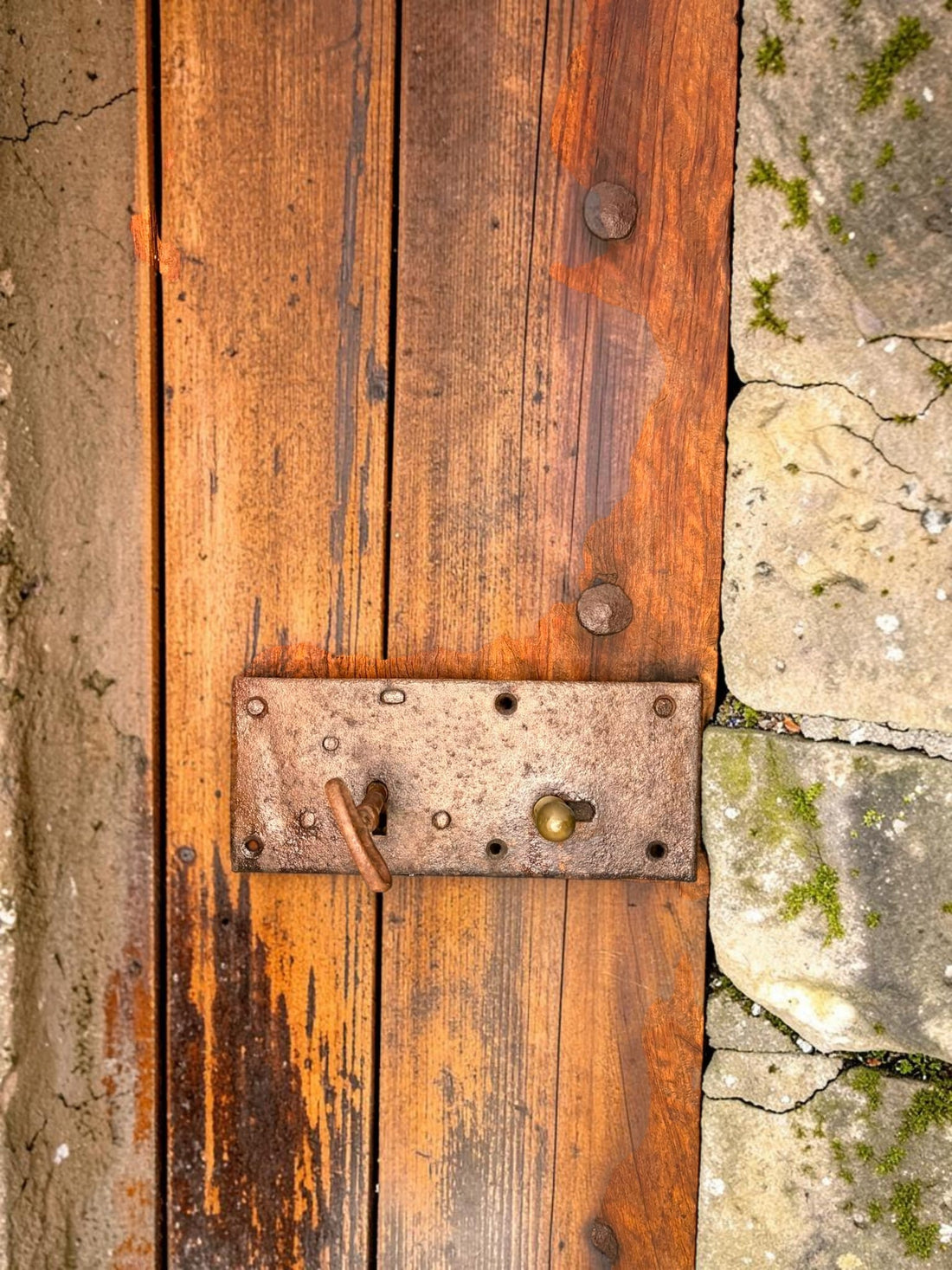 Hoja de puerta antigua de madera con cerradura y llave fija - Cositas Antiguas – La Guadaña, Anticuarios Online en Jerez , vender antigüedades, muebles antiguos