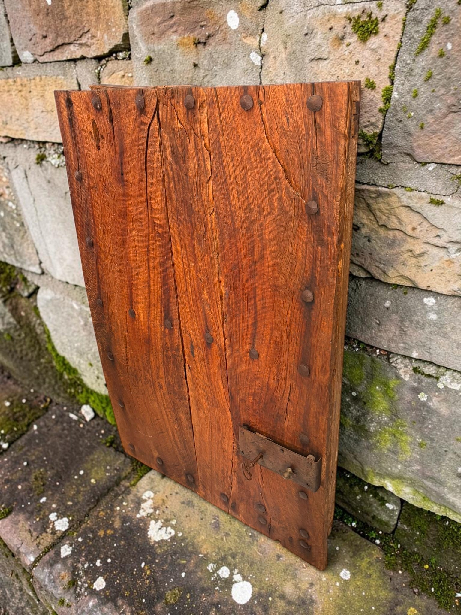 Hoja de puerta antigua de madera con cerradura y llave fija - Cositas Antiguas – La Guadaña, Anticuarios Online en Jerez , vender antigüedades, muebles antiguos