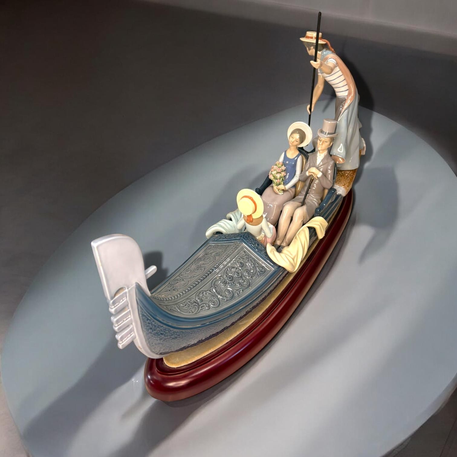  una composición de formato alargado inspirada en un paseo en góndola por Venecia.

