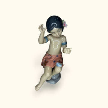 La figura Lladró Brisa del Pacífico corresponde a la referencia oficial 01012383,