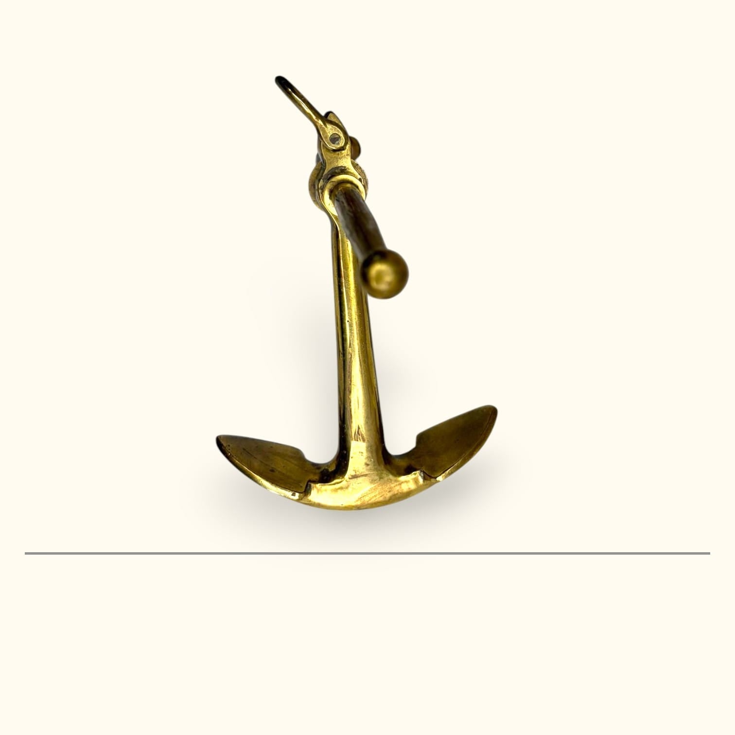 decorativo, realizada para reproducir esa estética a una escala claramente alejada de cualquier uso naval.
